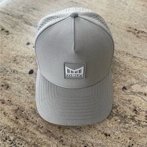 Melin ODYSEA STACKED HYDRO - Performance Snapback Hat in Heather Grey - XL